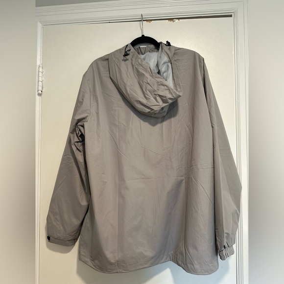 NWT Men’s Sz:L Grey Coofandy Rain Coat. Hooded. Fill Zip. Pockets. Mesh Interior - Picture 2 of 16